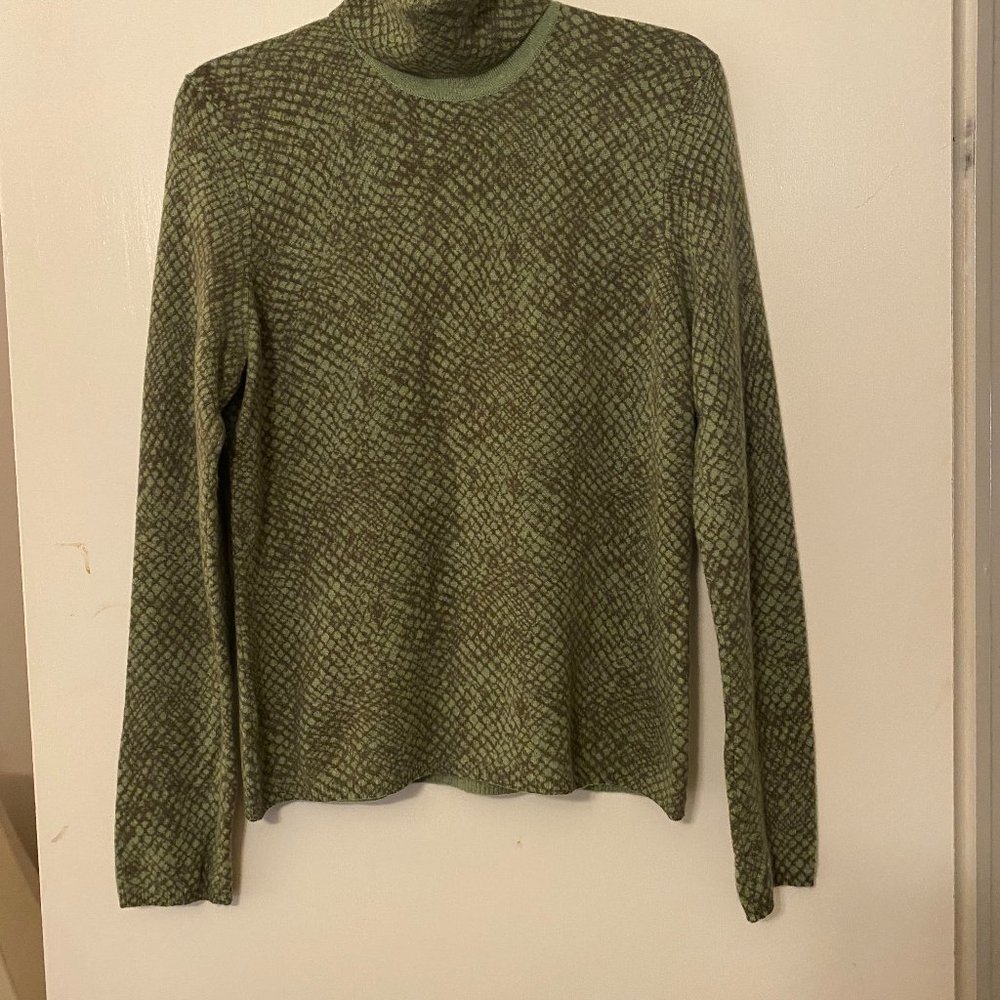MAC green print, cashmere, turtleneck sweater